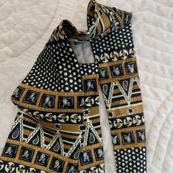 Dino Romaro Geometric Patterned Vintage Handmade Tie - Black and Gold - Picture 2 of 10